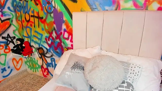 Liana Bernocchi online show from February 19, 7:55 pm