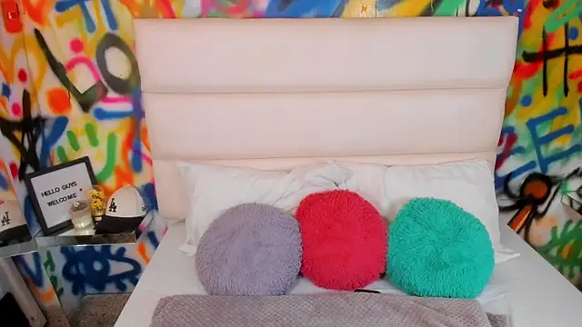 Liana Bernocchi online show from January 11, 8:27 pm