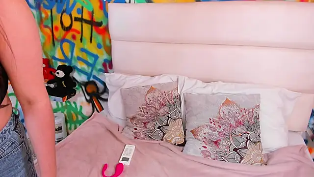 Liana Bernocchi online show from February 11, 9:25 pm