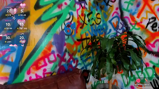 Snapshot of Liana_Bernocchi chatting on October 27, 8:43 pm Liana Bernocchi online show from October 27, 8:43 pm