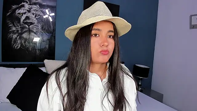 Snapshot of Liana_Bernocchi chatting on March 6, 8:27 pm Liana Bernocchi online show from March 6, 8:27 pm