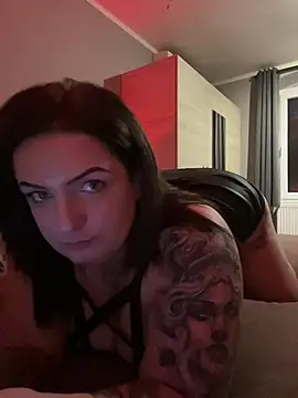 Snapshot of ninusbabee chatting on February 8, 9:25 pm ninusbabee online show from February 8, 9:25 pm