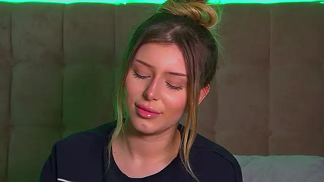 Snapshot of LiliaBianka chatting on March 11, 3:34 pm LiliaBianka online show from March 11, 3:34 pm