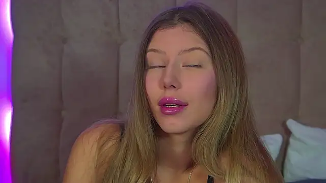 Snapshot of LiliaBianka chatting on September 9, 6:45 am LiliaBianka online show from September 9, 6:45 am
