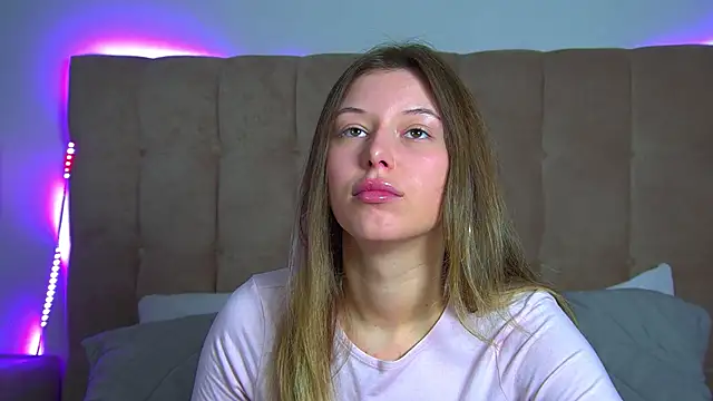 Snapshot of LiliaBianka chatting on November 10, 6:18 am LiliaBianka online show from November 10, 6:18 am