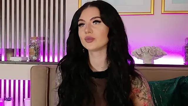 Snapshot of CarolinePrescott chatting on February 14, 5:29 am CarolinePrescott online show from February 14, 5:29 am