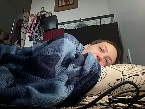 Snapshot of Starving4Cock chatting on February 7, 12:20 am Starving4Cock online show from February 7, 12:20 am