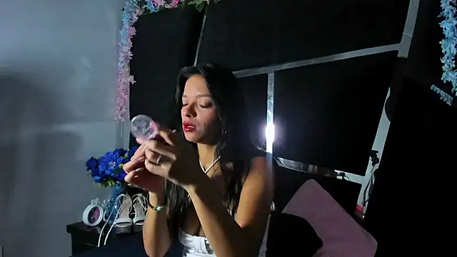 Snapshot of MaddyHudson chatting on January 12, 9:52 pm MaddyHudson online show from January 12, 9:52 pm