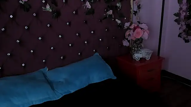 Snapshot of MaddyHudson chatting on February 7, 12:42 am MaddyHudson online show from February 7, 12:42 am