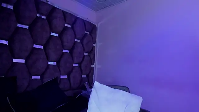 MaddyHudson online show from March 7, 9:31 pm