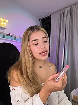 Snapshot of JoselinFlower_ chatting on May 16, 12:53 am JoselinFlower online show from May 16, 12:53 am