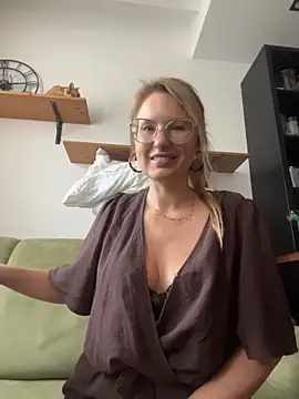 Snapshot of Vanilladreams chatting on June 30, 4:51 pm Vanilladreams online show from June 30, 4:51 pm