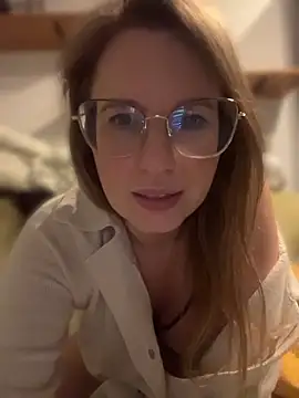 Vanilladreams online show from April 13, 8:13 pm