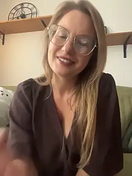 Snapshot of Vanilladreams chatting on June 9, 4:41 pm Vanilladreams online show from June 9, 4:41 pm