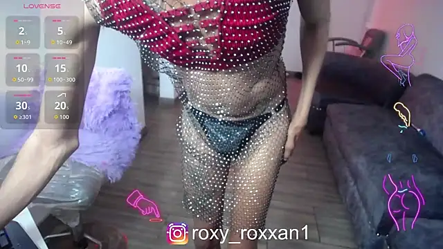 Snapshot of roxy_roxxan chatting on September 17, 1:02 pm roxy roxxan online show from September 17, 1:02 pm