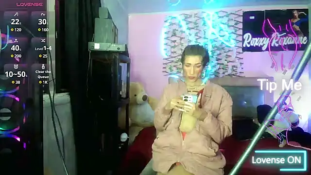 Snapshot of roxy_roxxan chatting on February 26, 12:30 am roxy roxxan online show from February 26, 12:30 am