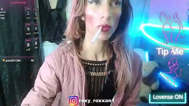 Snapshot of roxy_roxxan chatting on March 20, 1:35 am roxy roxxan online show from March 20, 1:35 am