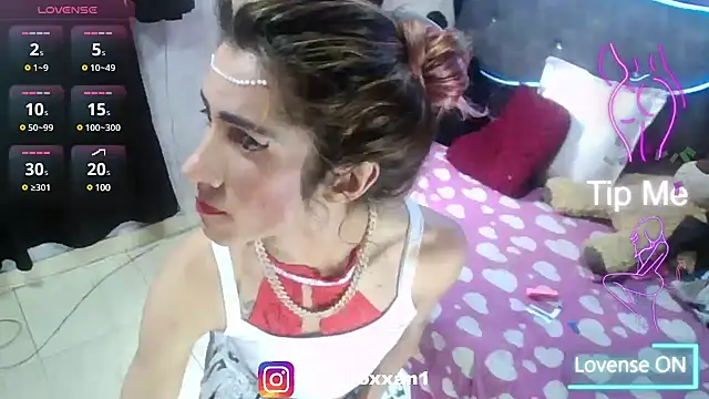 Snapshot of roxy_roxxan chatting on March 15, 6:32 pm roxy roxxan online show from March 15, 6:32 pm