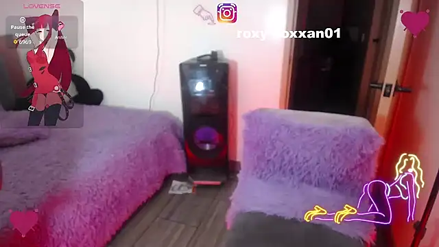 Snapshot of roxy_roxxan chatting on November 30, 3:07 am roxy roxxan online show from November 30, 3:07 am