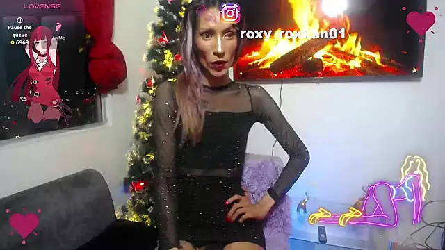 Snapshot of roxy_roxxan chatting on December 1, 6:47 am roxy roxxan online show from December 1, 6:47 am