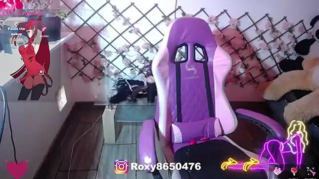 Snapshot of roxy_roxxan chatting on June 26, 1:28 pm roxy roxxan online show from June 26, 1:28 pm