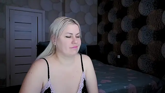 Snapshot of natusik chatting on March 6, 11:53 pm natusik online show from March 6, 11:53 pm