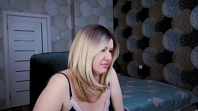 Snapshot of natusik chatting on March 4, 2:27 am natusik online show from March 4, 2:27 am