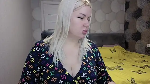 Snapshot of natusik chatting on November 1, 1:12 am natusik online show from November 1, 1:12 am