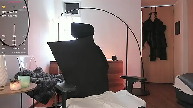 Snapshot of ariana_fitl_ chatting on December 19, 4:31 pm ariana fitl online show from December 19, 4:31 pm