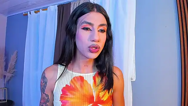 Snapshot of sofiaa_grey_ chatting on November 1, 1:05 pm sofiaa grey online show from November 1, 1:05 pm