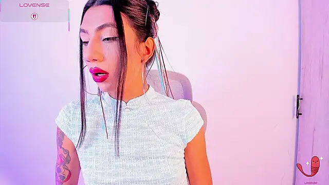 Snapshot of sofiaa_grey_ chatting on November 17, 1:26 pm sofiaa grey online show from November 17, 1:26 pm