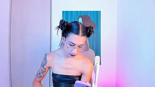 sofiaa grey  online show from April 21, 4:02 pm
