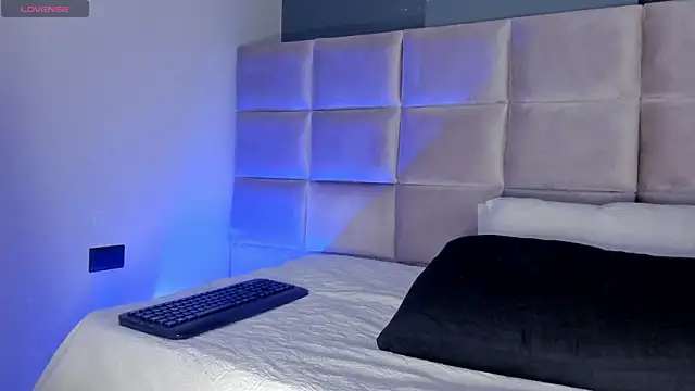 Shayla27 online show from April 15, 7:58 pm