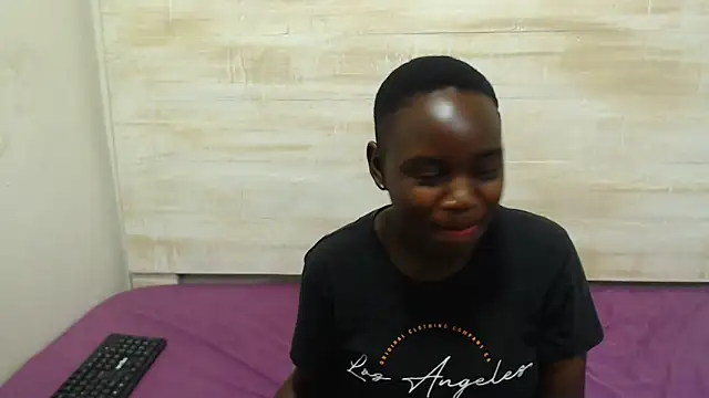 Snapshot of KINKYBLACKDOLL chatting on December 16, 7:32 pm KINKYBLACKDOLL online show from December 16, 7:32 pm