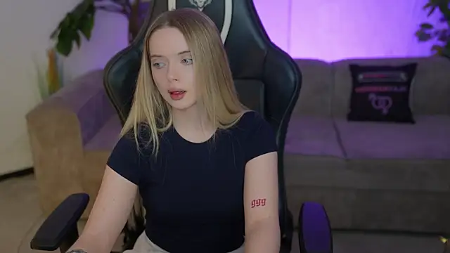 Snapshot of Cassy-Celestial_ chatting on November 8, 8:51 am Cassy-Celestial online show from November 8, 8:51 am