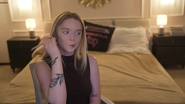 Snapshot of Cassy-Celestial_ chatting on November 9, 9:02 am Cassy-Celestial online show from November 9, 9:02 am