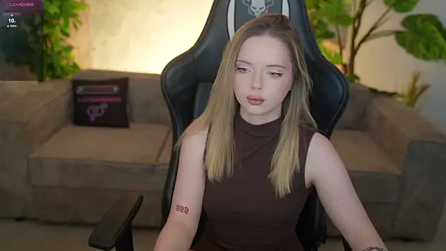 Snapshot of Cassy-Celestial_ chatting on February 21, 8:27 am Cassy-Celestial online show from February 21, 8:27 am