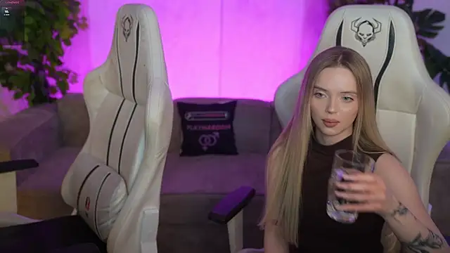 Snapshot of Cassy-Celestial_ chatting on December 17, 11:48 am Cassy-Celestial online show from December 17, 11:48 am