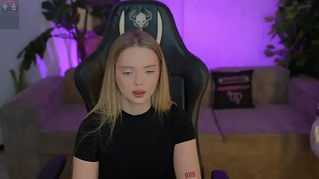 Snapshot of Cassy-Celestial_ chatting on November 16, 9:03 am Cassy-Celestial online show from November 16, 9:03 am