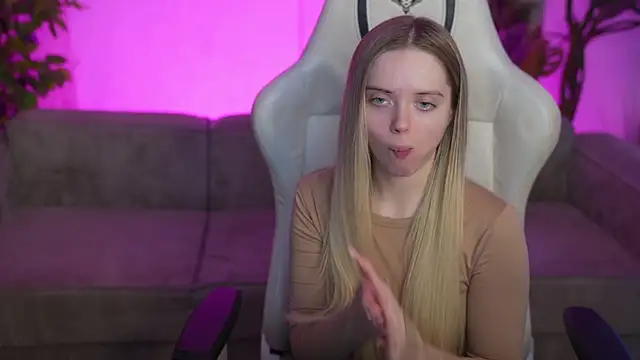 Snapshot of Cassy-Celestial_ chatting on December 20, 9:34 am Cassy-Celestial online show from December 20, 9:34 am