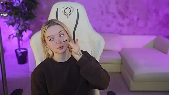 Snapshot of Cassy-Celestial_ chatting on March 14, 11:53 pm Cassy-Celestial online show from March 14, 11:53 pm