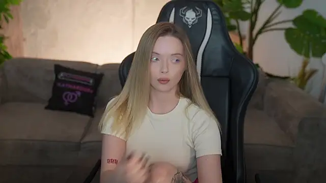 Snapshot of Cassy-Celestial_ chatting on March 1, 8:25 am Cassy-Celestial online show from March 1, 8:25 am