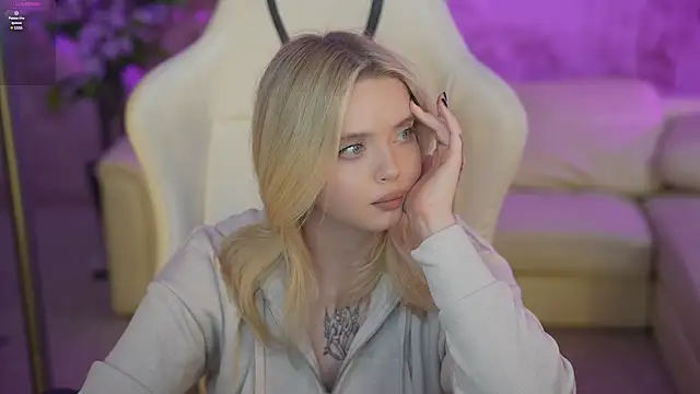 Snapshot of Cassy-Celestial_ chatting on February 28, 3:15 am Cassy-Celestial online show from February 28, 3:15 am