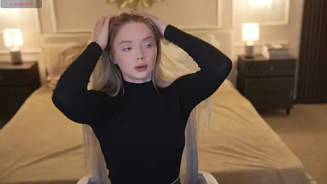 Snapshot of Cassy-Celestial_ chatting on November 17, 8:40 am Cassy-Celestial online show from November 17, 8:40 am