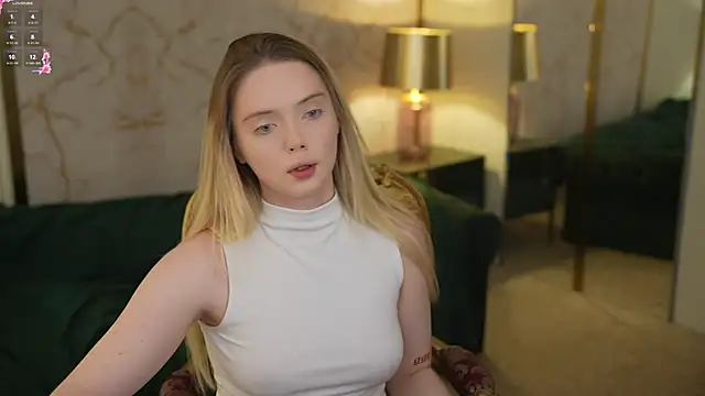 Snapshot of Cassy-Celestial_ chatting on October 25, 7:40 am Cassy-Celestial online show from October 25, 7:40 am