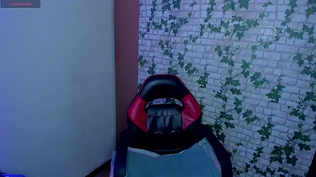 Snapshot of MIABOOBS__ chatting on November 15, 8:57 pm MIABOOBS online show from November 15, 8:57 pm