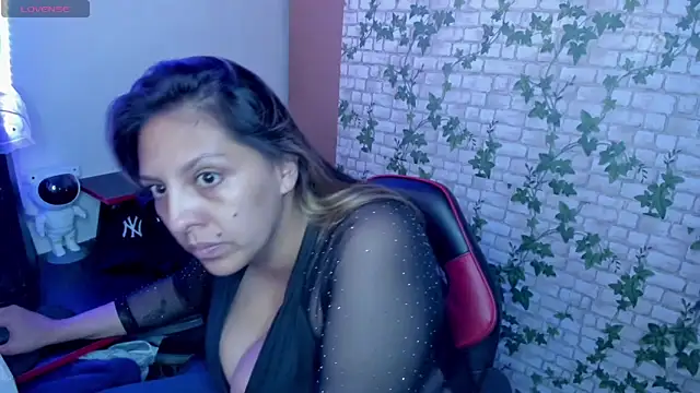 Snapshot of MIABOOBS__ chatting on November 4, 3:21 am MIABOOBS online show from November 4, 3:21 am