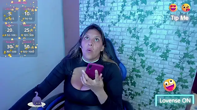 Snapshot of MIABOOBS__ chatting on November 17, 7:40 pm MIABOOBS online show from November 17, 7:40 pm