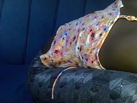 pretty alma20 online show from March 25, 7:02 pm