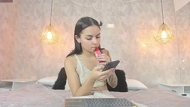 leigh-angels online show from February 4, 8:59 pm